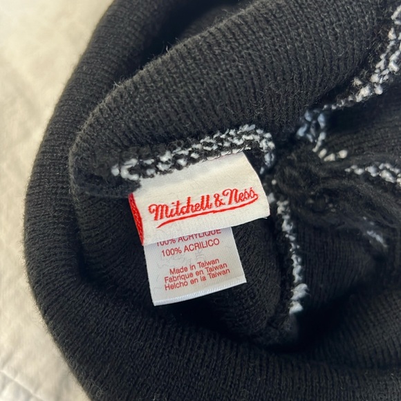 🏀 Raptors Toronto Beanie - Picture 3 of 3